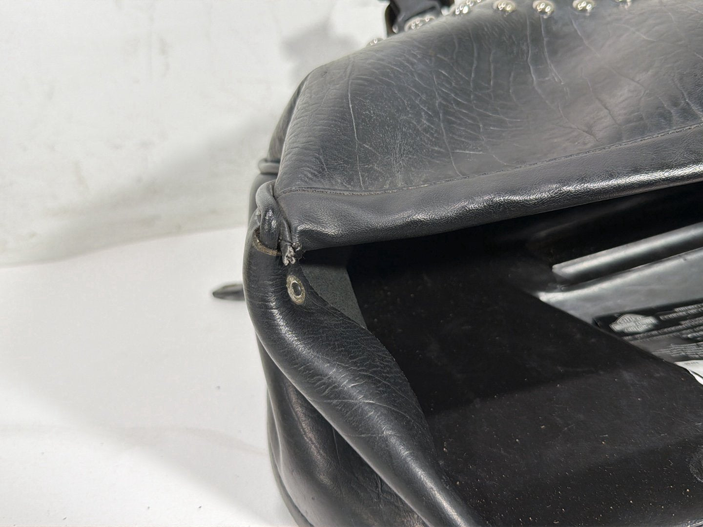 2011 Harley Heritage Softail Classic OEM Rear Right 1 Saddlebag Luggage Leather