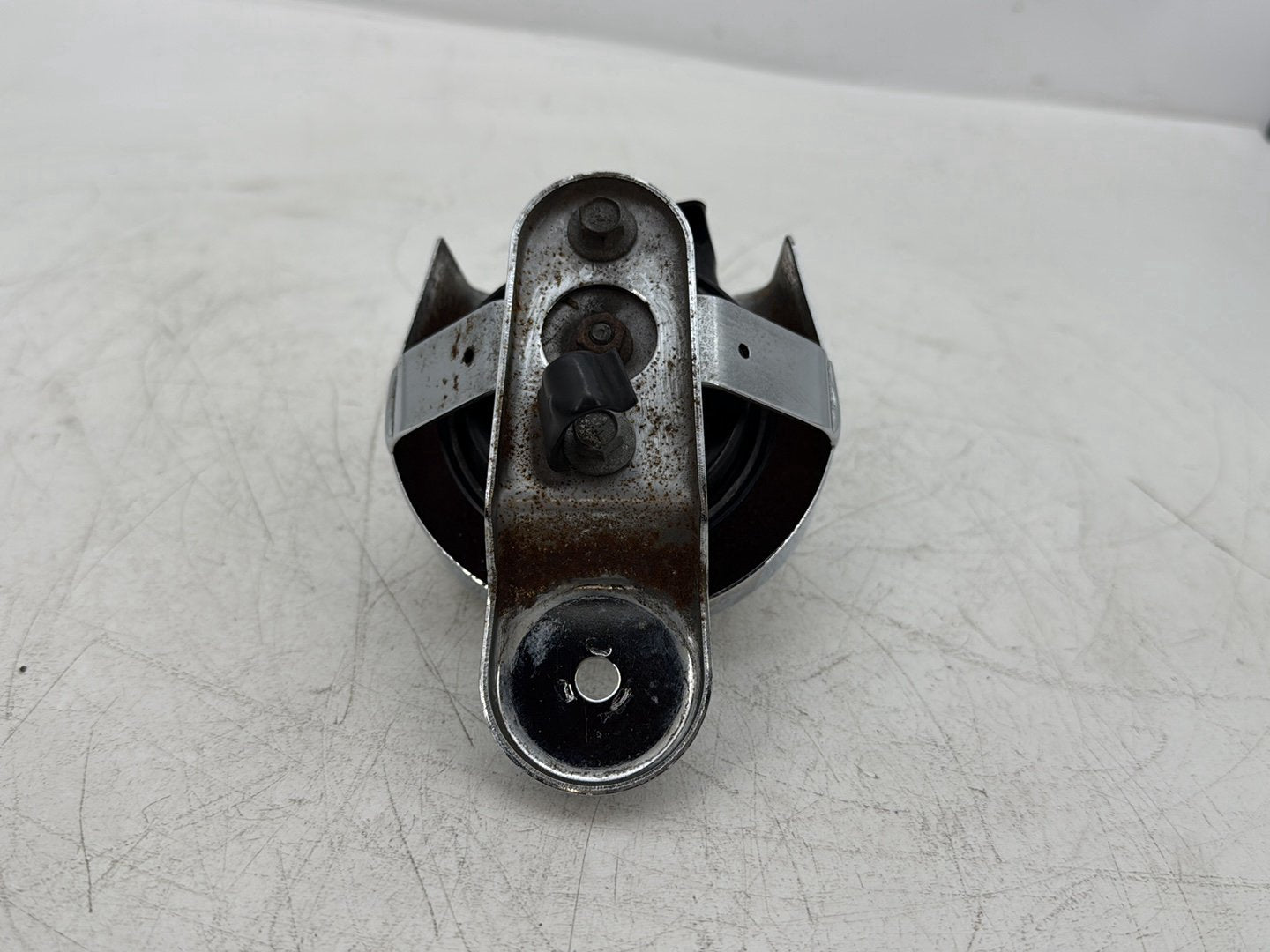 2005 Harley Dyna FXDWG Wide Glide OEM Horn Signal Klaxon Chrome Cover
