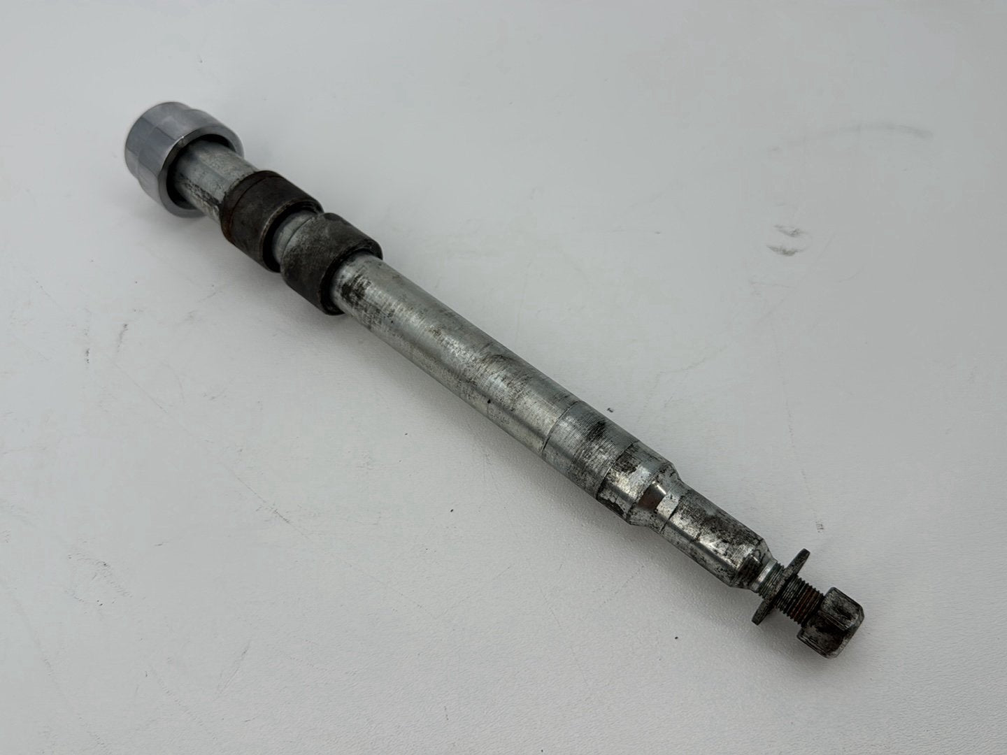 1999 - 2006 Harley-Davidson Touring Electra Glide Classic Front Wheel Axle Bolt Shaft 43364-00
