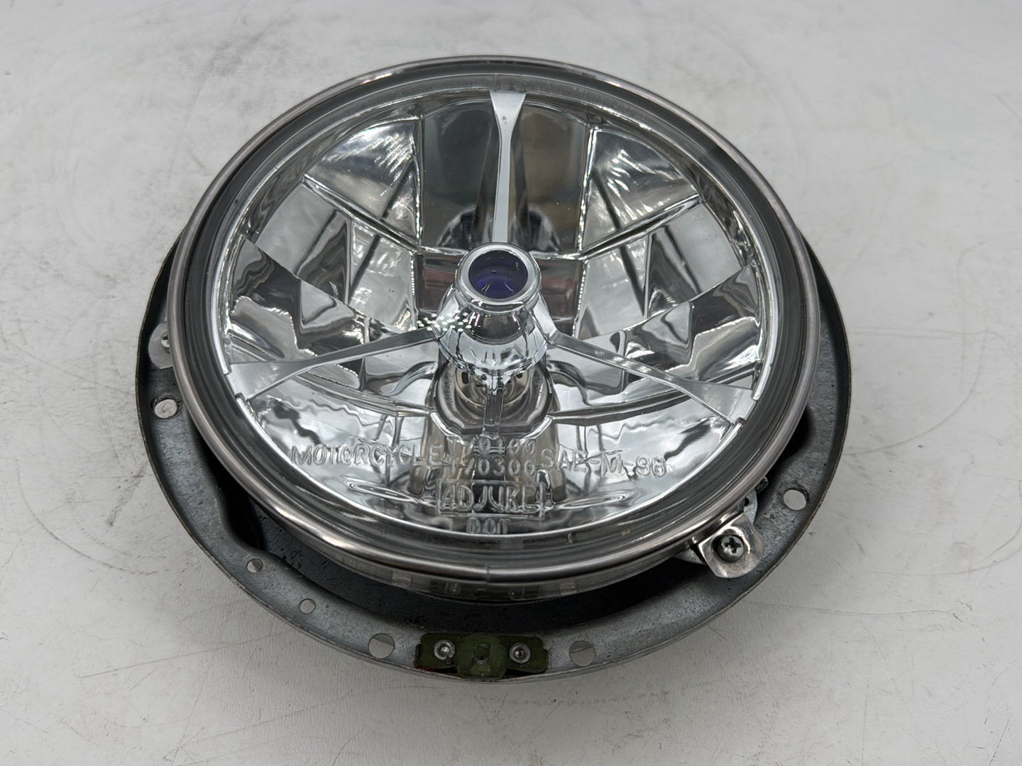 1999 - 2006 Harley-Davidson Touring Electra Glide Classic Headlight Headlamp Head Light Halogen  	67702-81A