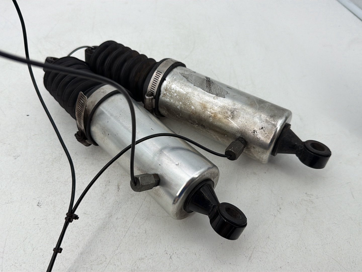 1984 - 1998 Harley-Davidson Touring Electra Glide Classic Rear Left Right Shock Absorbers Progressive Suspension