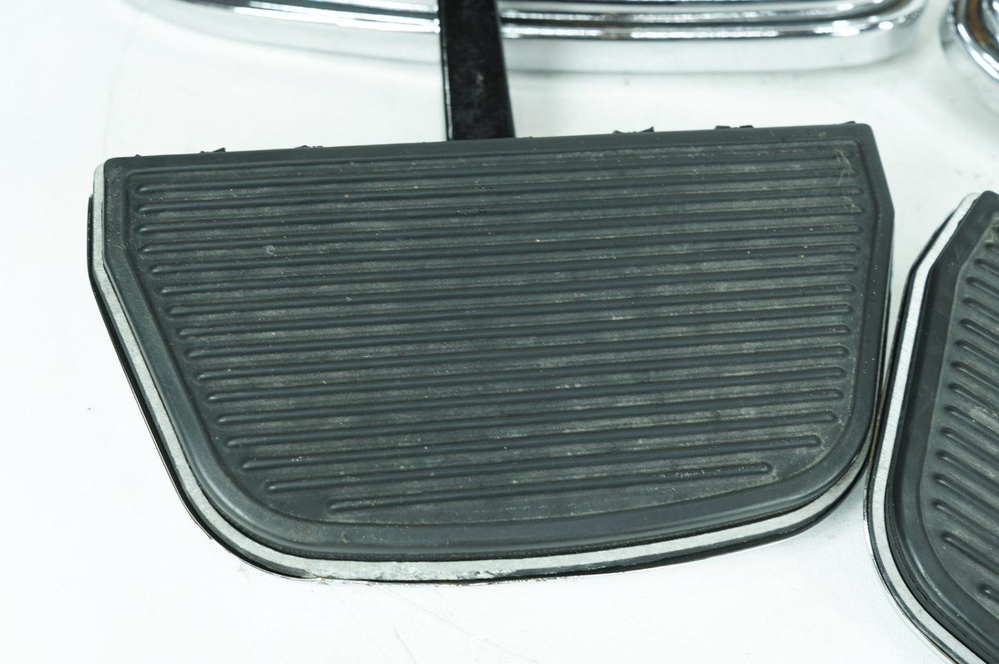 2007 - 2012 Harley-Davidson Touring Electra Glide Left Right Driver & Pass Floorboard Foot Rest 50683-04