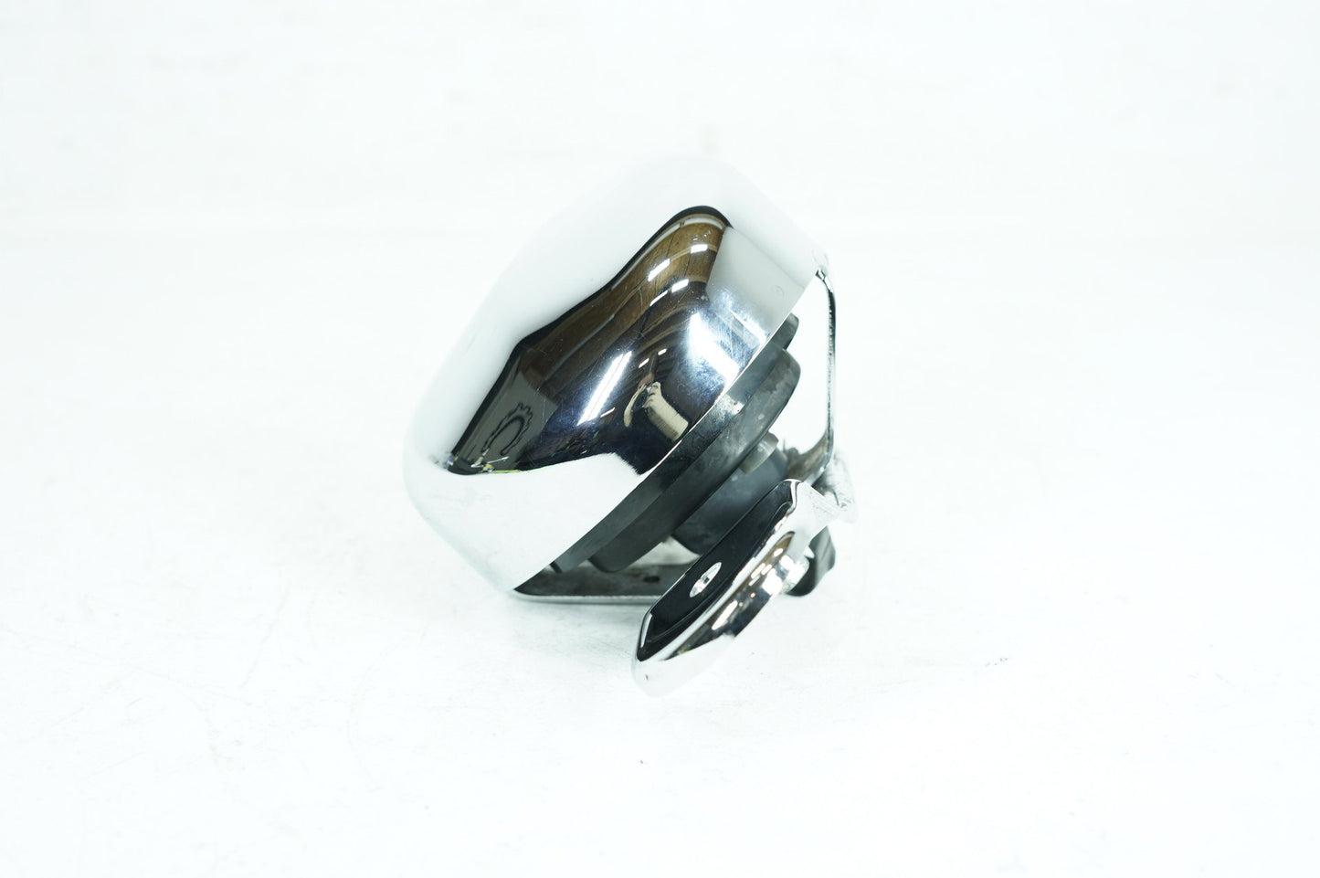 2000 - 2006 Harley-Davidson Softail Heritage Classic Horn Signal Klaxon Chrome Cover 69012-93A