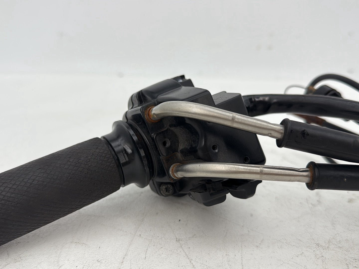 2007 - 2012 Harley-Davidson Touring Electra Glide Ultra Right Engine Start Kill Switches Controls w/ Hand Grip, Idle Throttle Cable Lines