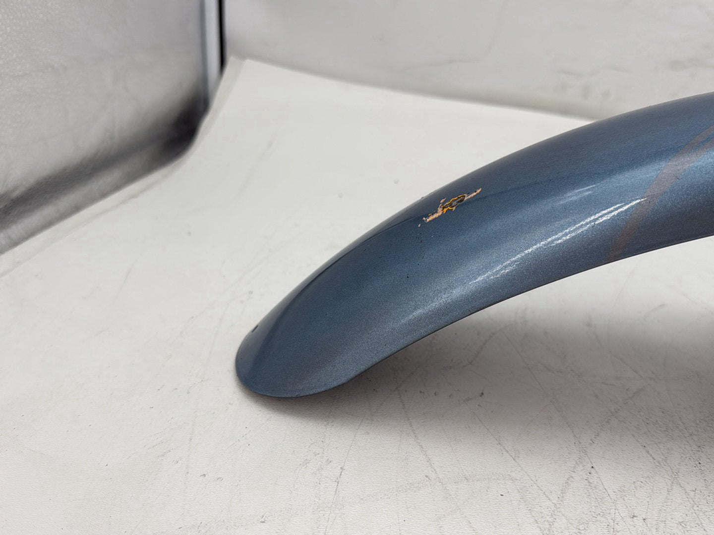 2000 Harley Dyna FXDWG Wide Glide OEM Front Wheel Fender Shell Panel