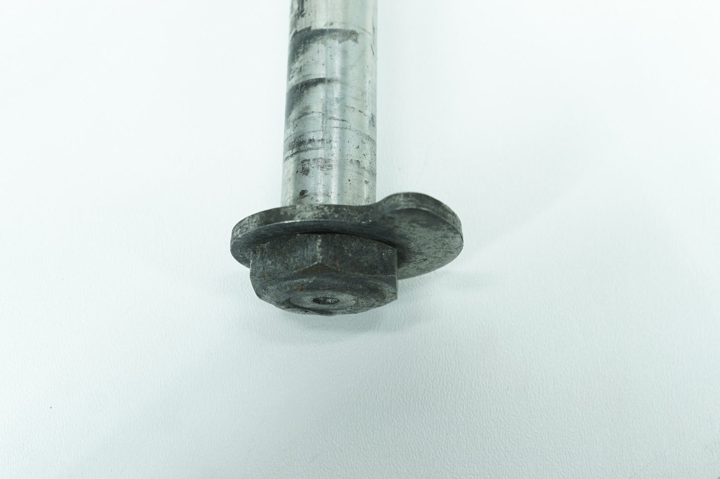 2007 - 2011 Harley-Davidson Touring Electra Ultra Rear Wheel Axle Bolt Shaft 41056-09