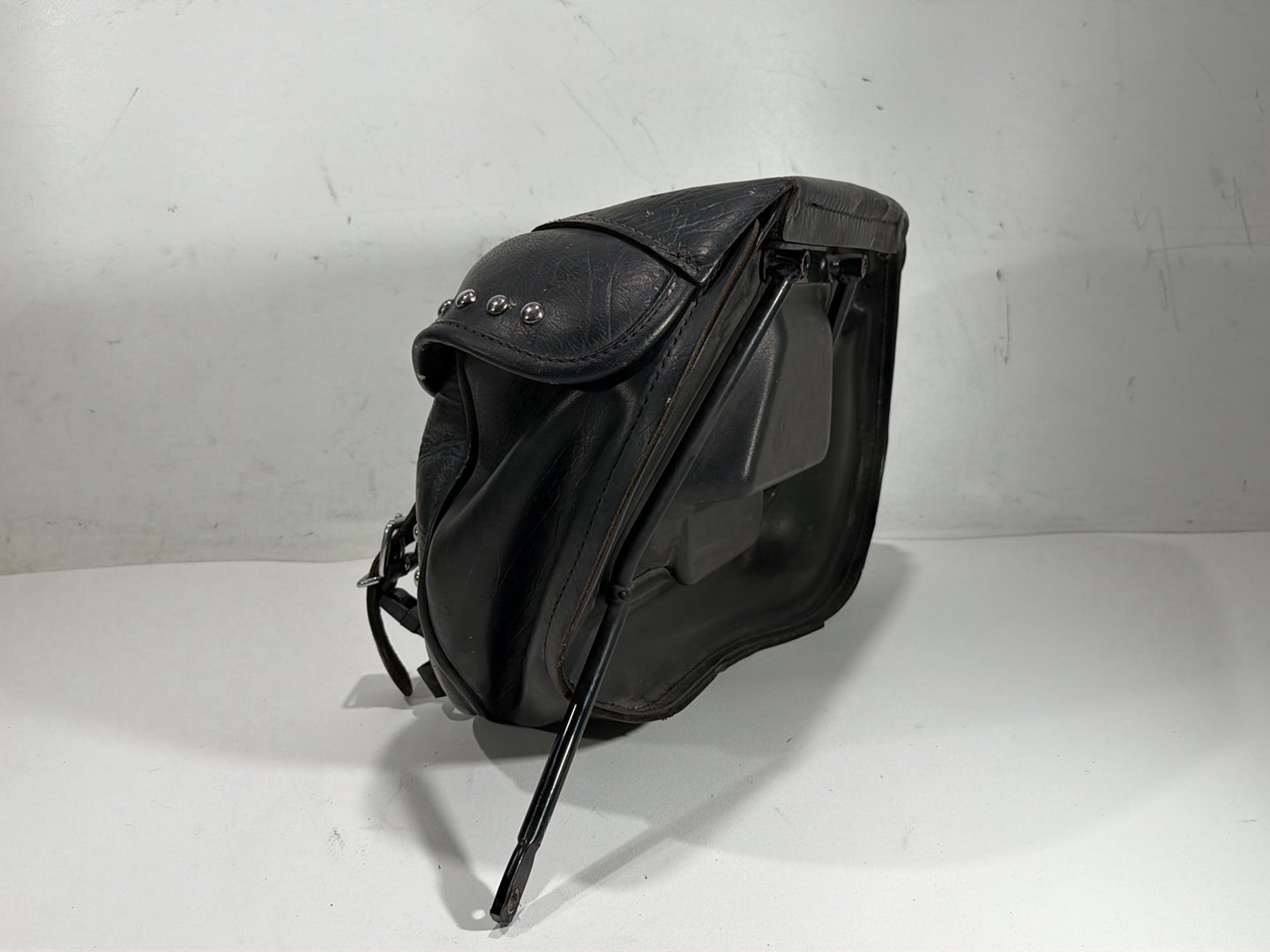 2011 Harley Heritage Softail Classic OEM Rear Right 1 Saddlebag Luggage Leather