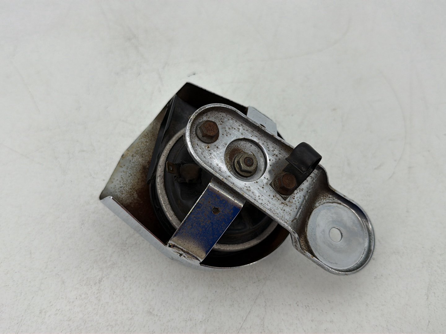 1986 - 1998 Harley-Davidson Softail Heritage Classic Horn Signal Klaxon Chrome Cover 69060-90G