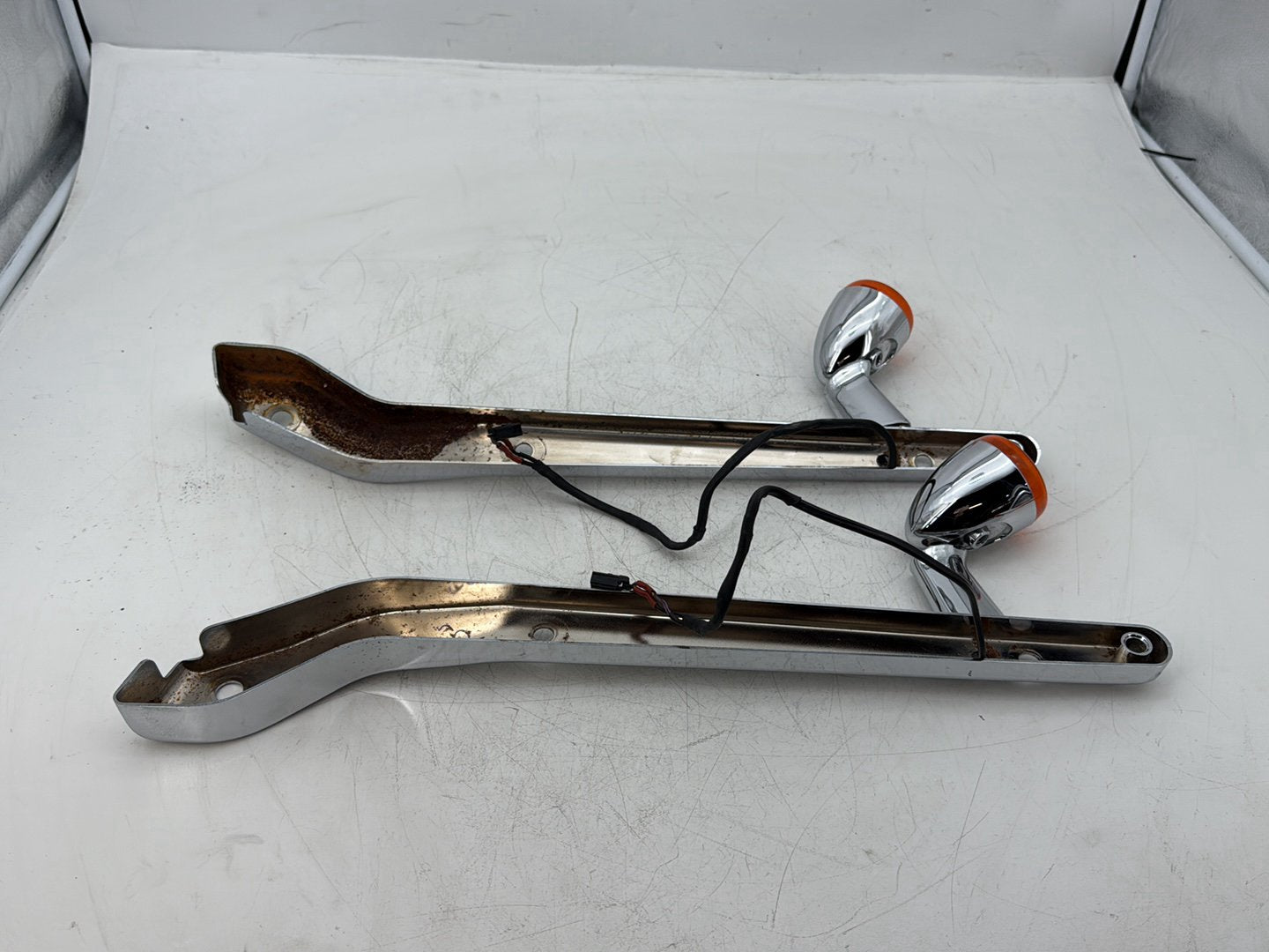 2005 Harley Dyna FXDWG Wide Glide OEM Rear Left Right Fender Struts Bracket & Turn Signal