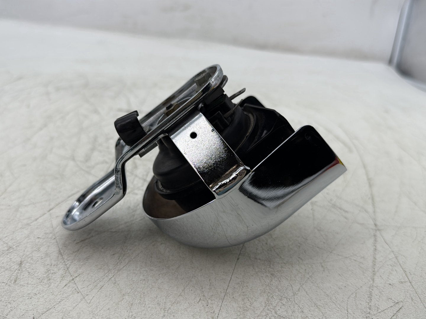 2007 Harley Touring Electra Glide Ultra OEM Horn Signal Klaxon Chrome Cover