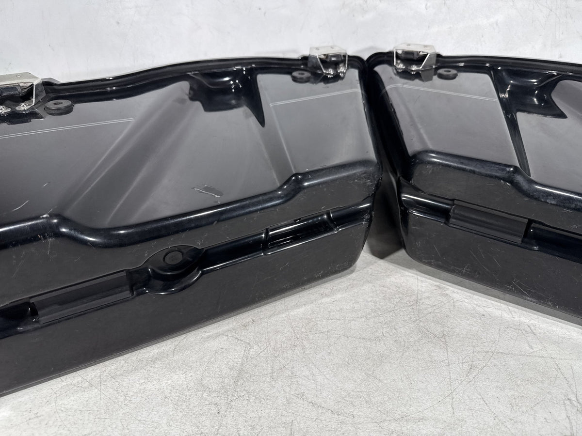 2009 Harley Electra Glide Touring Ultra OEM Left Right Saddlebags Luggage NOKey