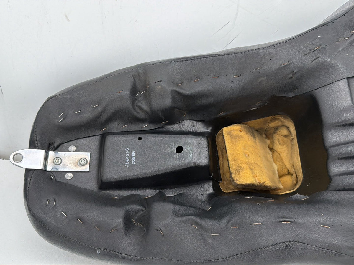2001 Harley Electra Glide Touring FLHT OEM Passenger Rider Driver Seat Saddle