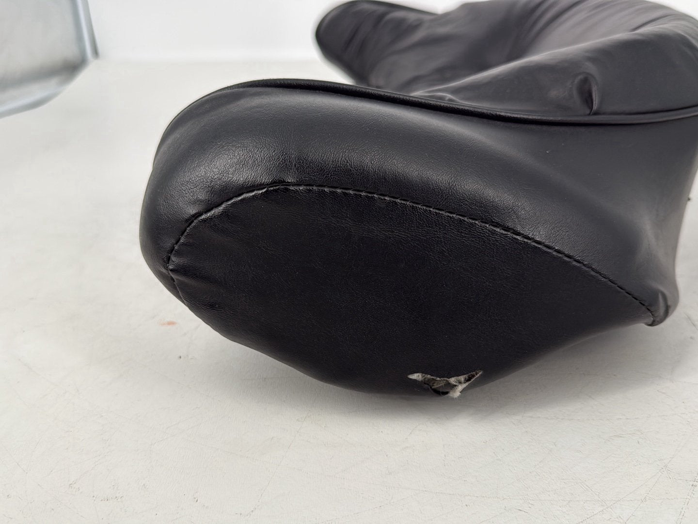 1999 - 2006 Harley-Davidson Touring Electra Glide Classic Rear Passenger Backrest Cushion Pad 52201-97A