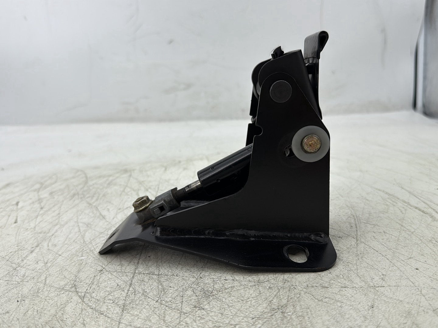 1998 Harley Touring FLHTCUI Electra Glide Ultra OEM Adjustable Rider Backrest Lift Mount 52482-01A