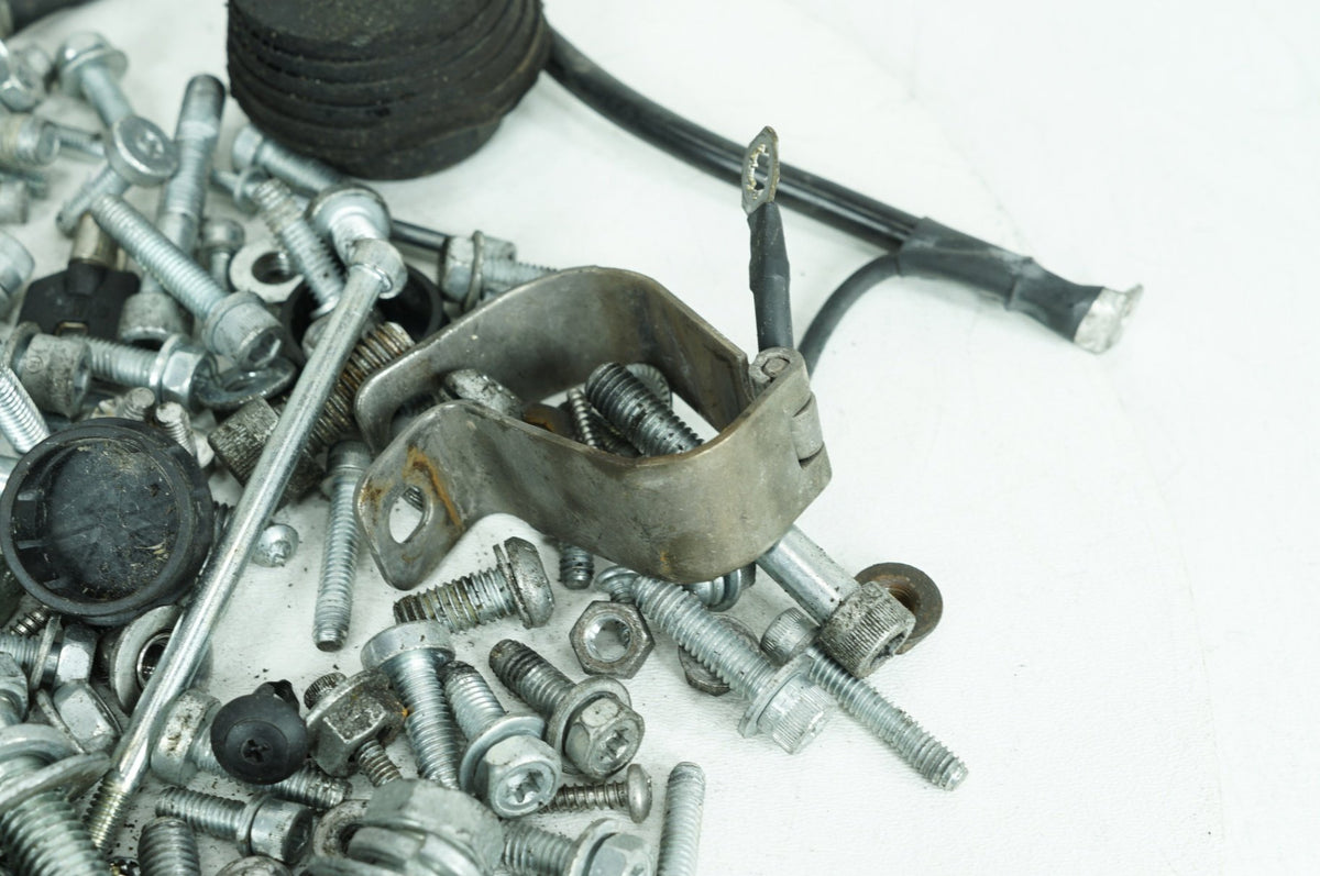 2014 Harley-Davidson Touring FLHTCU - Hardware Bolts Nuts & Brackets