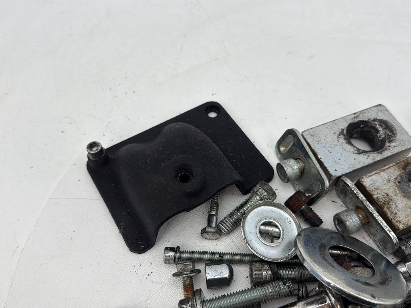 1999 - 2006 Harley-Davidson Dyna Low Rider Hardware Bolts Nuts & Brackets 37178-99