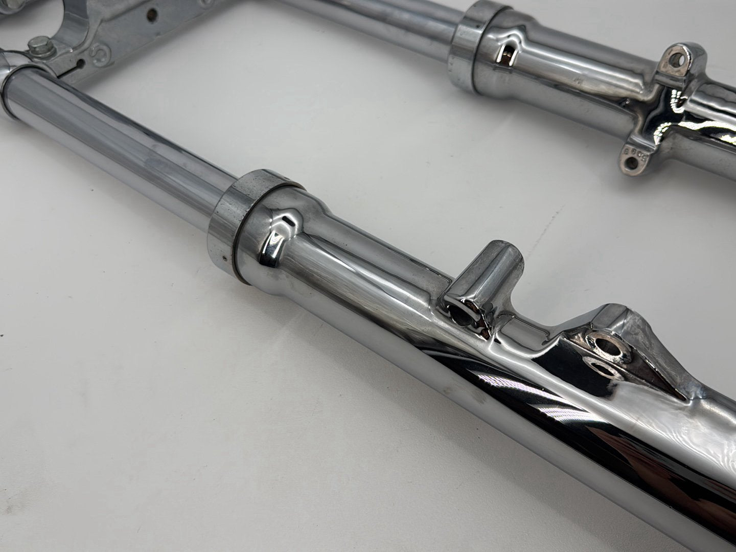 1999 - 2006 Harley-Davidson Dyna Wide Glide Front Triple Tree Set & LH RH Fork Legs Sliders 45679-92 , 45874-91