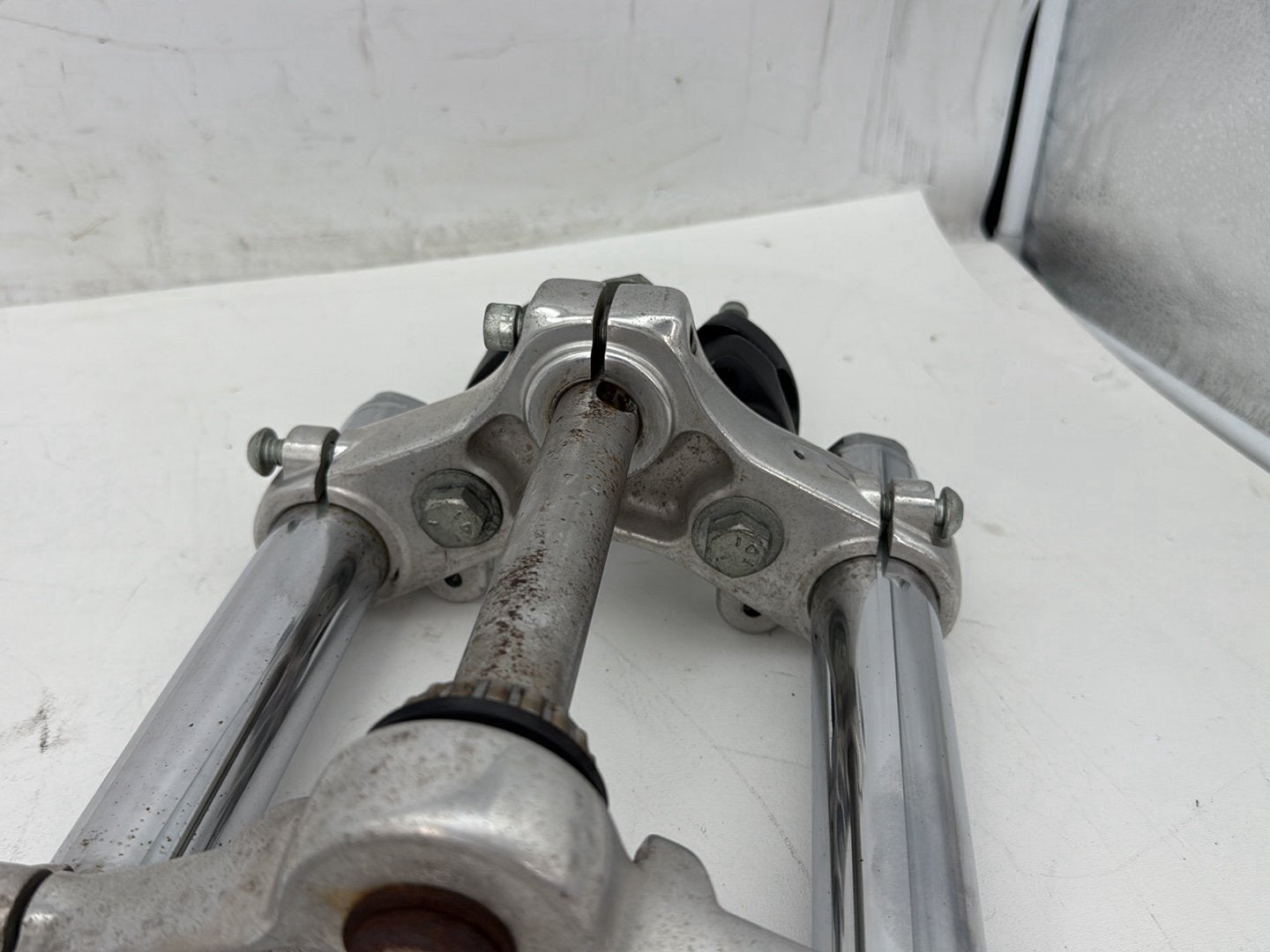 2009 Harley Sportster 883 Low XL883L OEM Front Triple Tree Set & LH RH Fork Legs Sliders