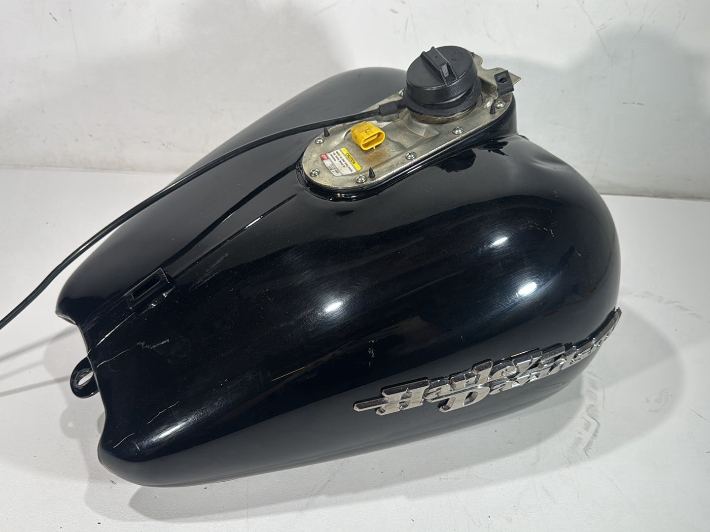 2007 Harley Street Glide Touring FLHX OEM Fuel Gas Tank Gasoline Reservoir