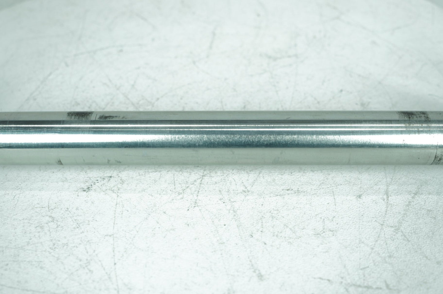 2007 - 2012 Harley-Davidson Touring Electra Glide Ultra Rear Wheel Axle Bolt Shaft 41056-09