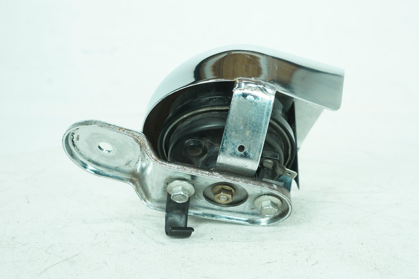 1999 - 2006 Harley-Davidson Touring Electra Glide Classic Horn Signal Klaxon Chrome Cover 69012-93A