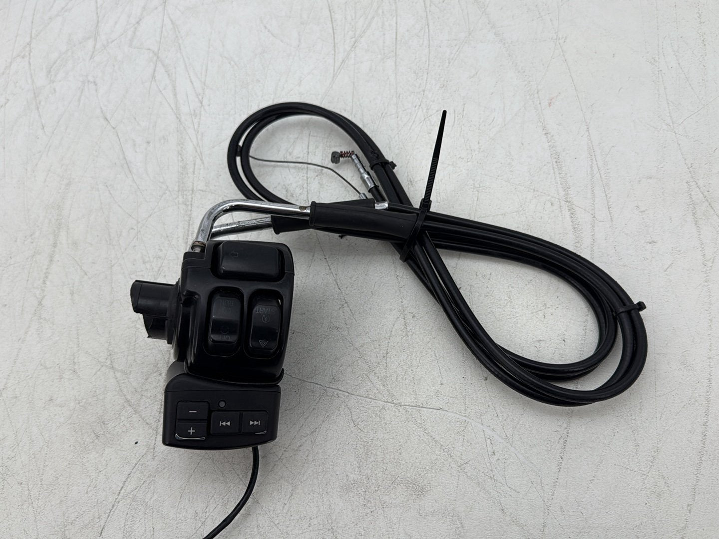 2011 Harley Softail FLSTFB Fat Boy OEM Right Engine Start Kill Switches Controls