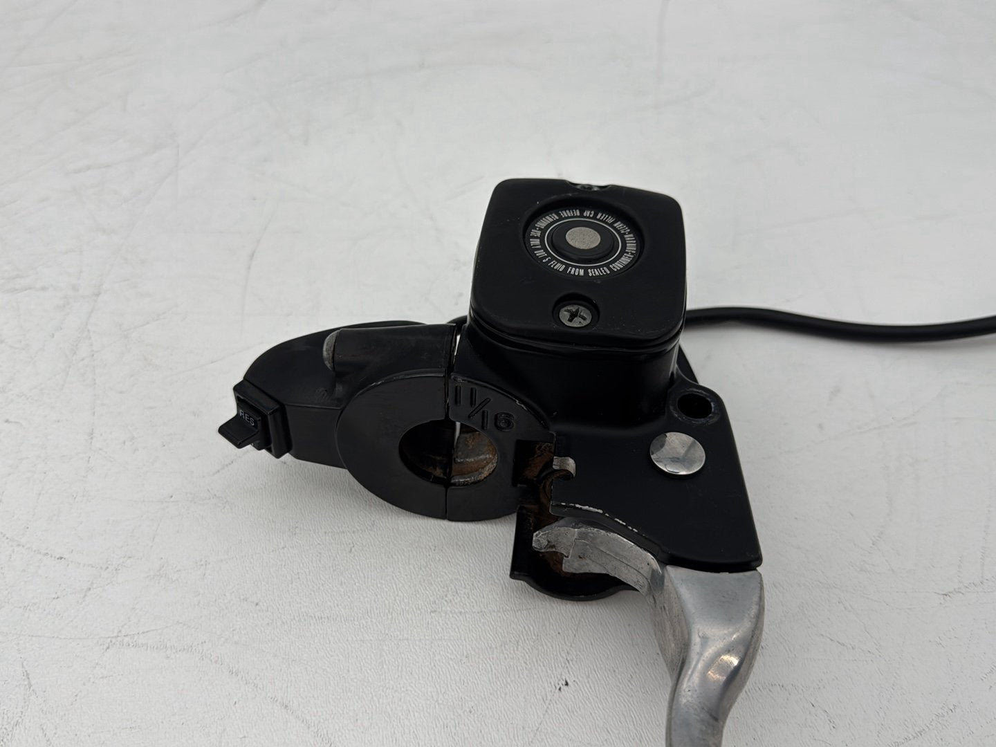1999 - 2006 Harley-Davidson Touring Electra Glide Classic Front Right Brake Lever Master Cylinder 45013-96D