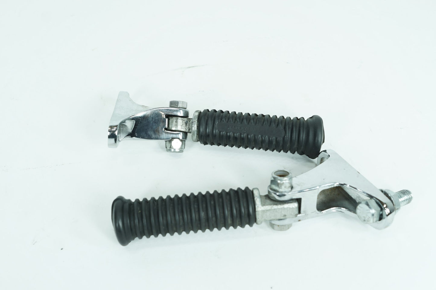1983 - 1998 Harley-Davidson Dyna Super Glide Passenger Left & Right Foot Pegs 33189-63, 33048-72