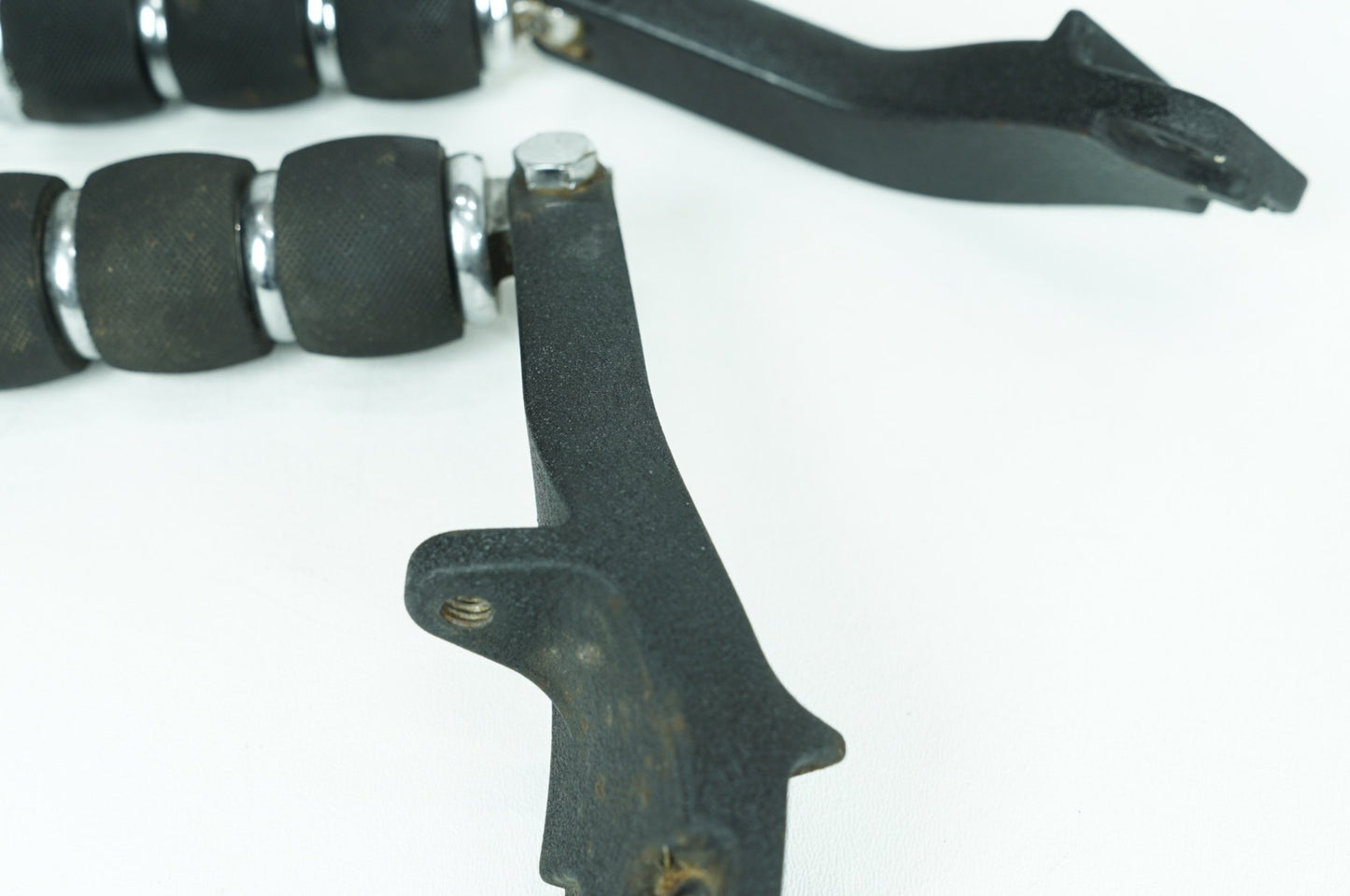 2007 - 2016 Harley-Davidson Dyna Super Glide Custom Passenger Left & Right Foot Pegs 49224-06A