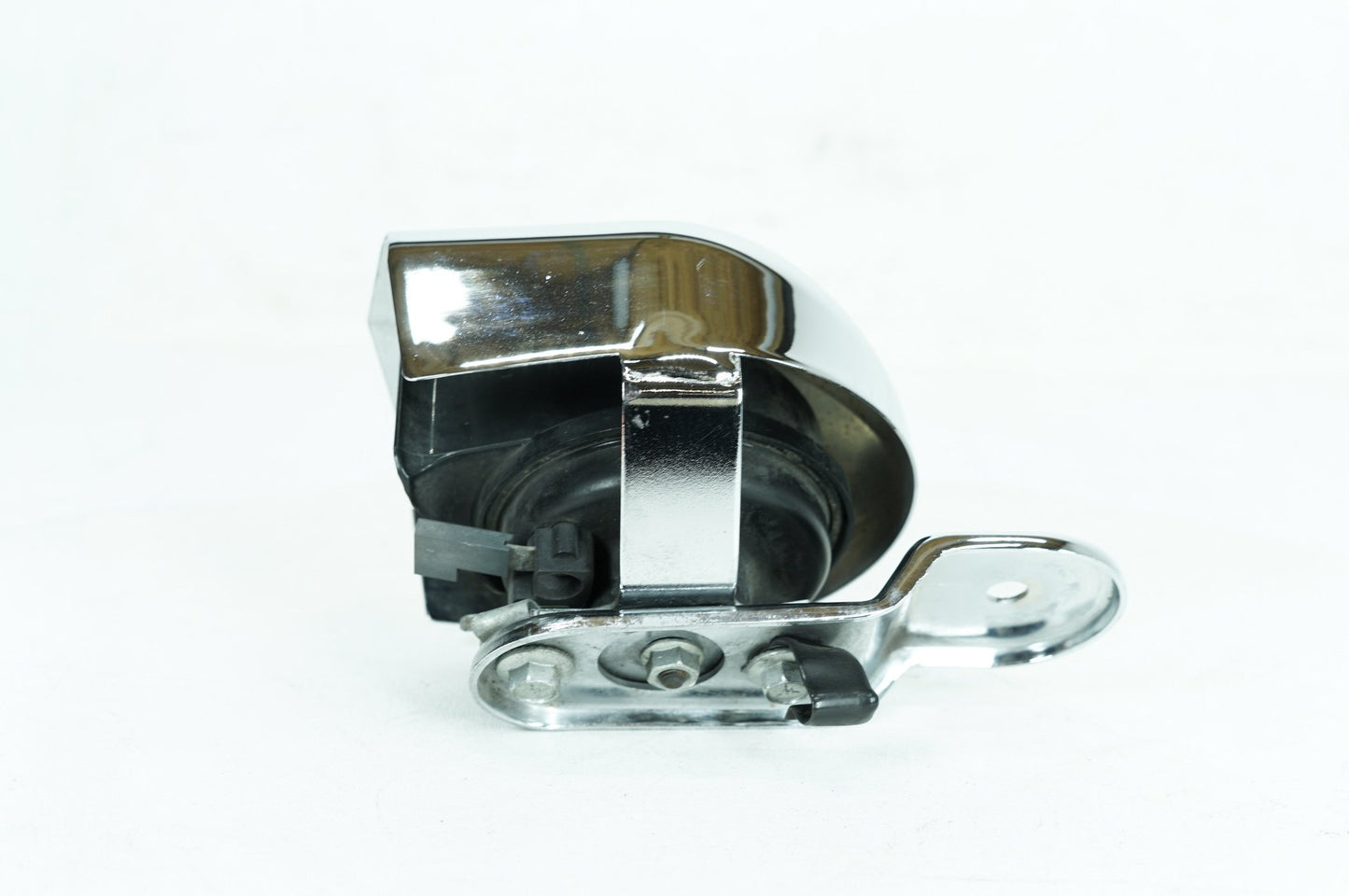 2011 Harley Touring FLHRC Road King Classic OEM Horn Signal Klaxon Chrome Cover