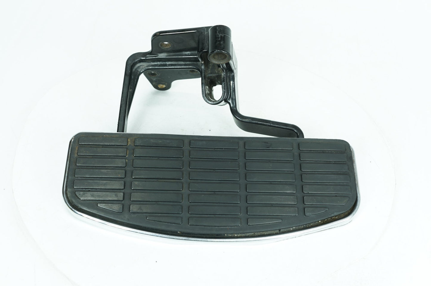 1999 - 2006 Harley-Davidson Softail Fat Boy Left Driver 1 Floorboard Foot Rest  	33630-00A