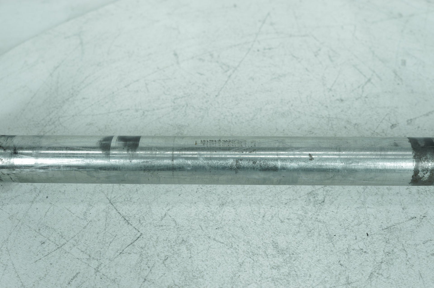 2007 - 2012 Harley-Davidson Touring Electra Glide Ultra Rear Wheel Axle Bolt Shaft 41056-09