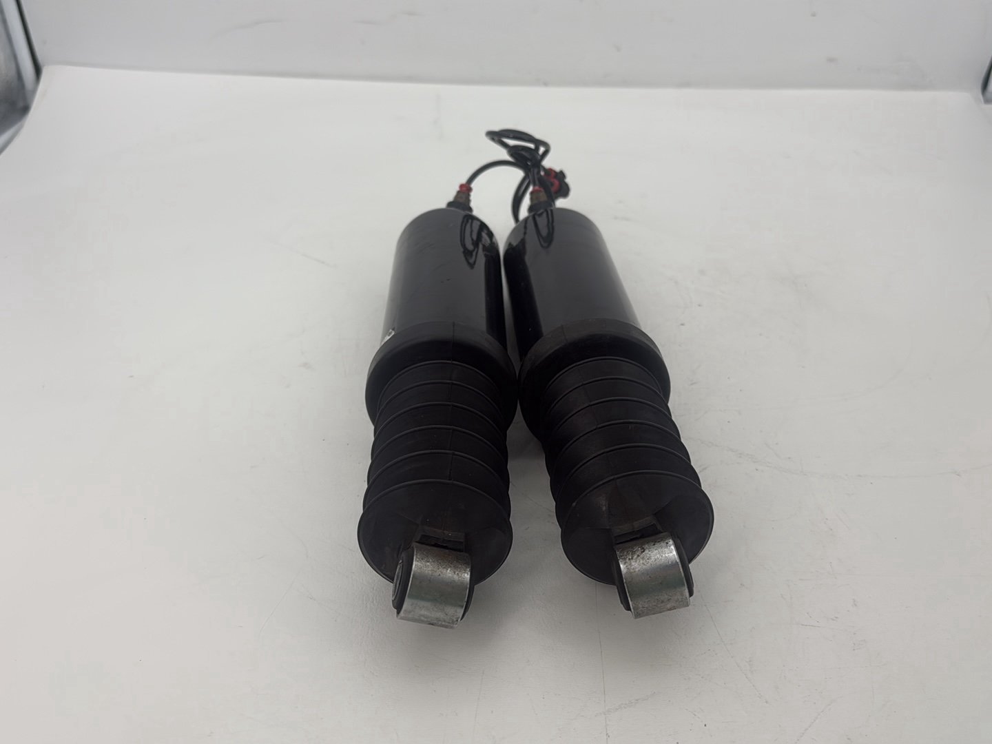 2005 Harley Touring FLHRCI Road King Classic OEM Rear Left Right Shock Absorbers