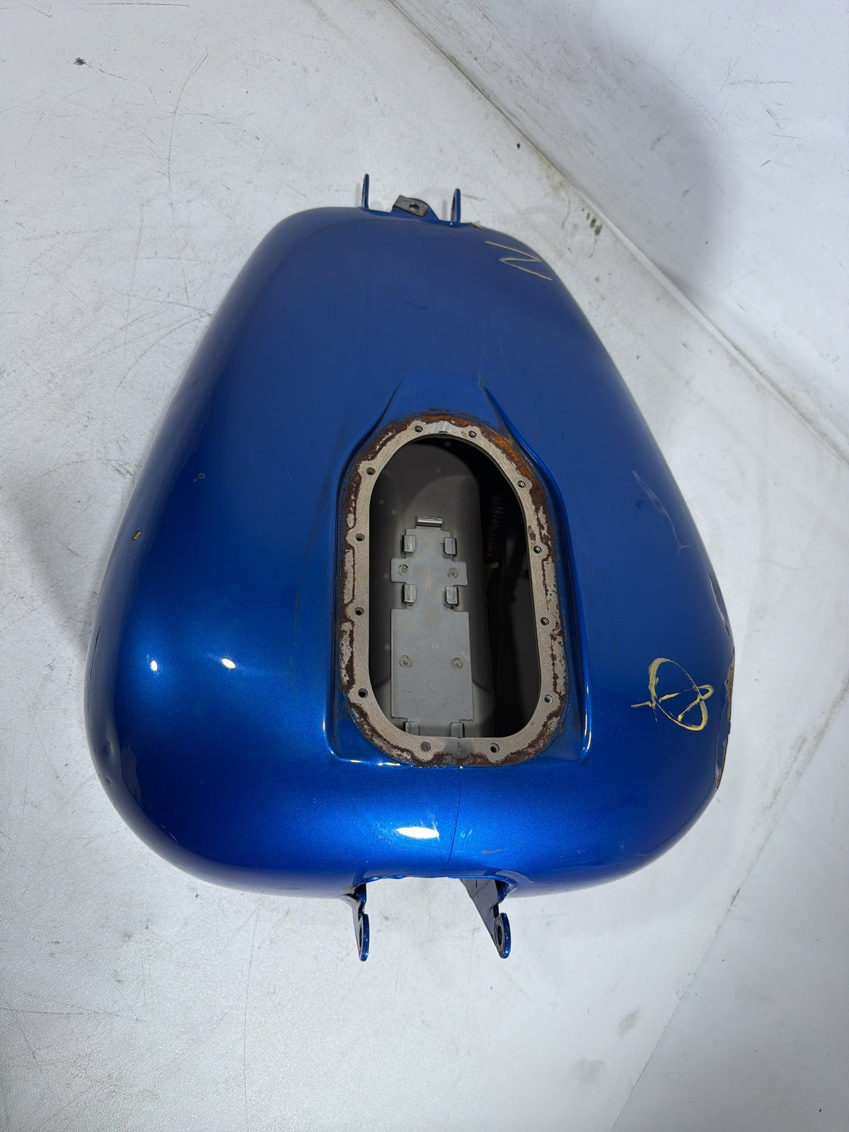 2007 Harley Dyna Super Glide FXD OEM Fuel Gas Tank Gasoline Reservoir * DENTED *