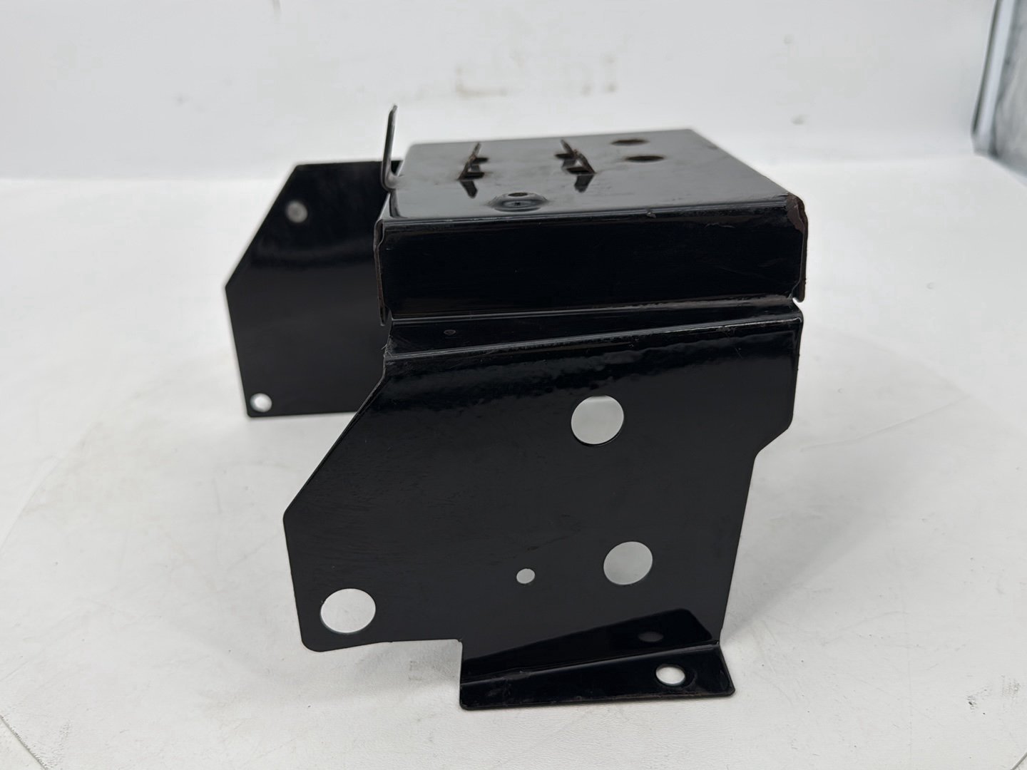 1999 - 2006 Harley-Davidson Touring Electra Glide Battery Tray Bracket Holder Carrier 	66281-02A