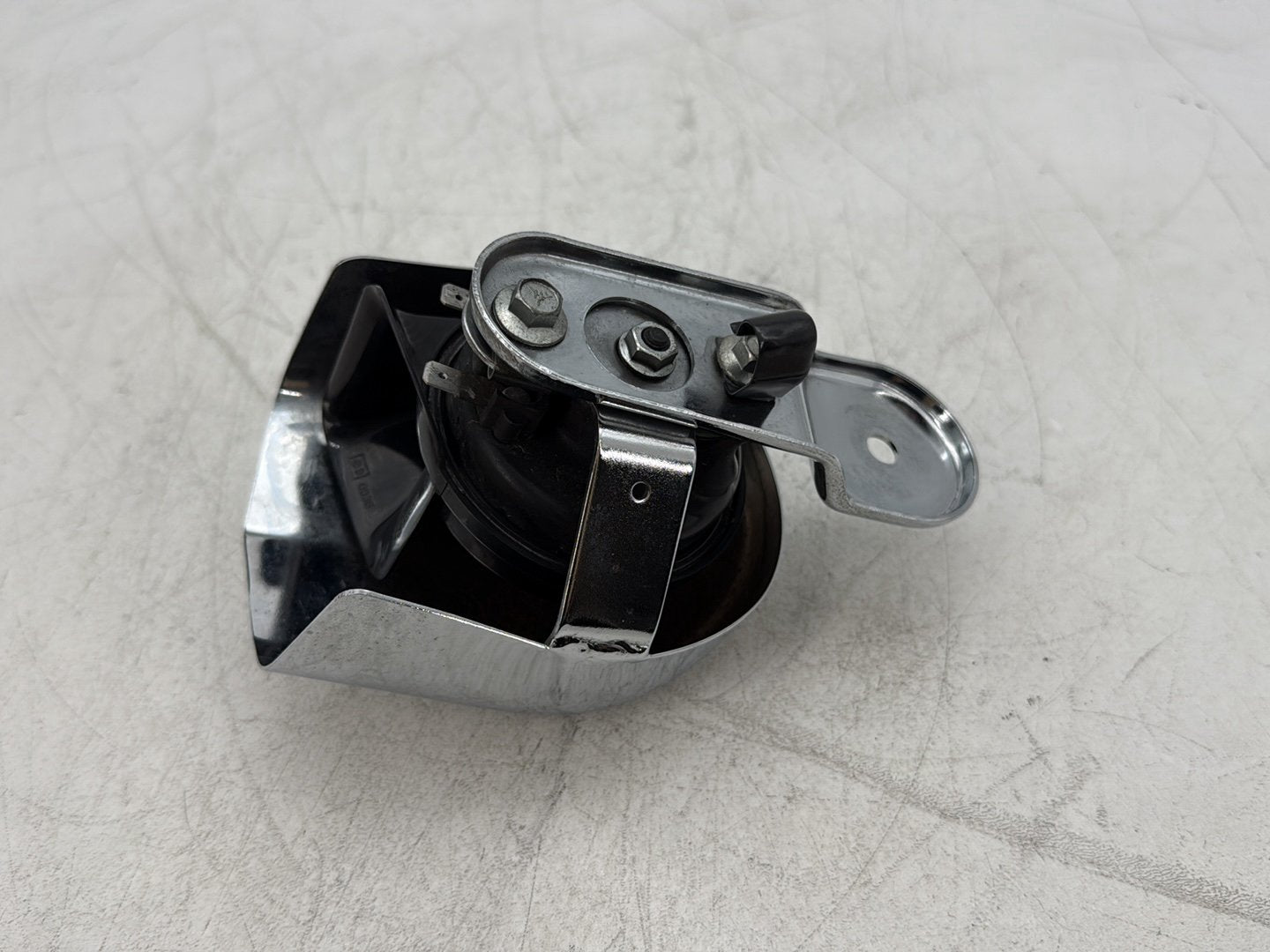 2010 Harley Street Glide Touring FLHX OEM Horn Signal Klaxon Chrome Cover
