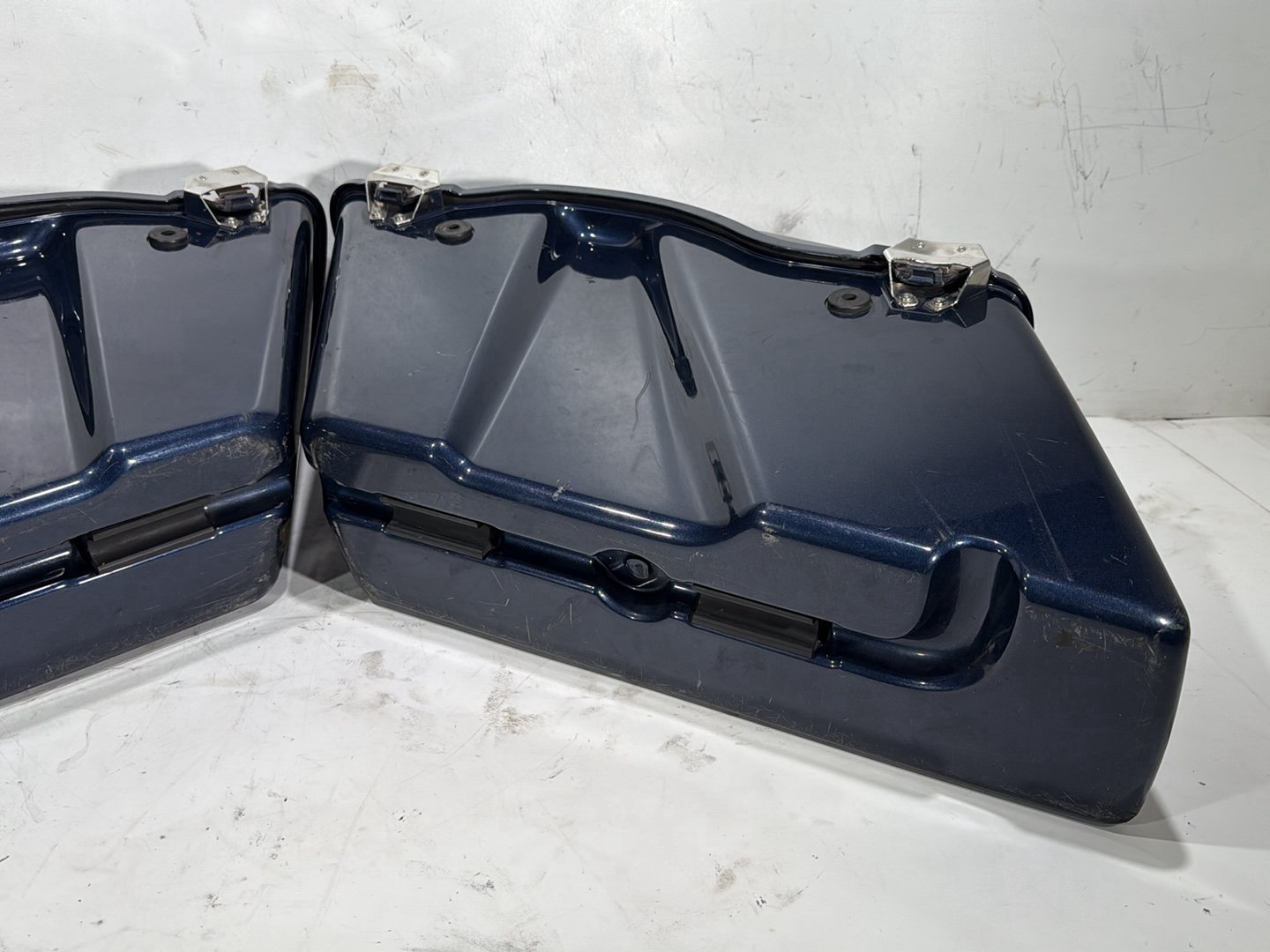 2009 Harley Street Glide Touring FLHX OEM Left Right Saddlebags Luggage NOKey