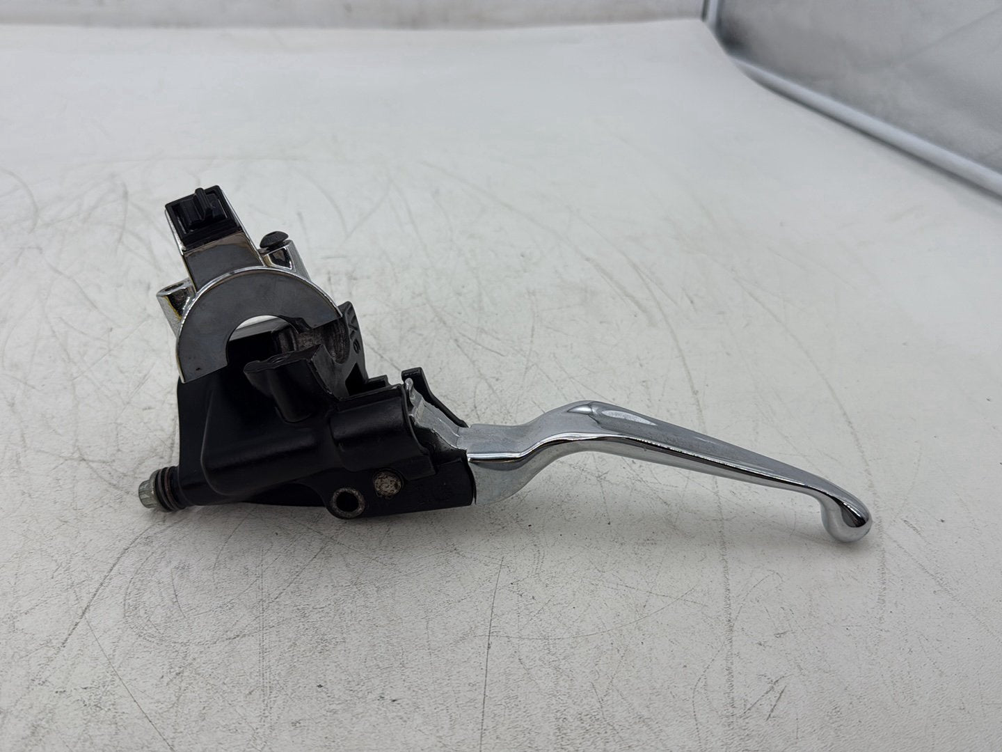 2000 Harley Touring Electra Glide Ultra Front Right Brake Lever Master Cylinder