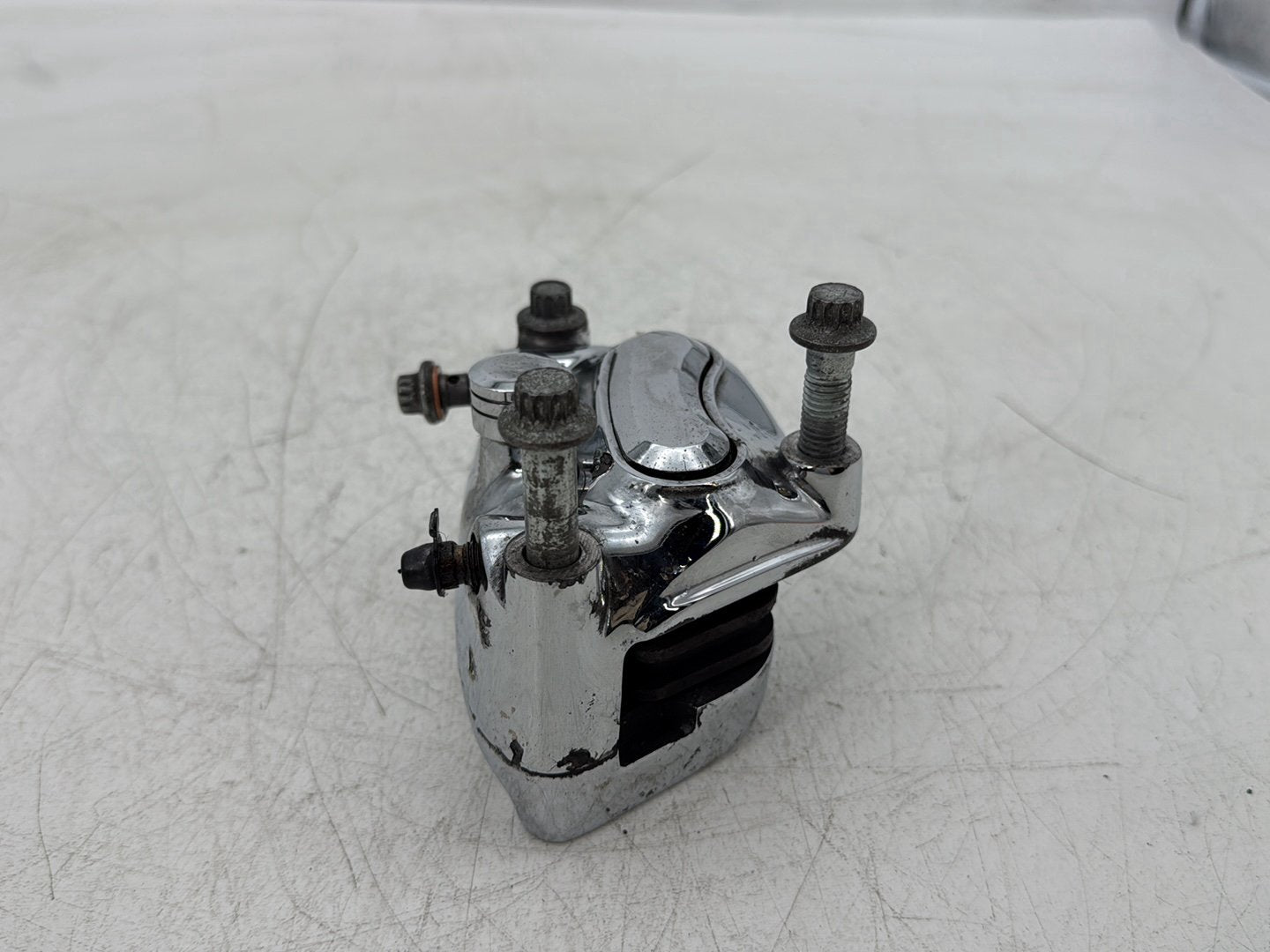 2006 Harley Electra Glide Touring Classic FLHTCI OEM Front Left 1 Brake Caliper