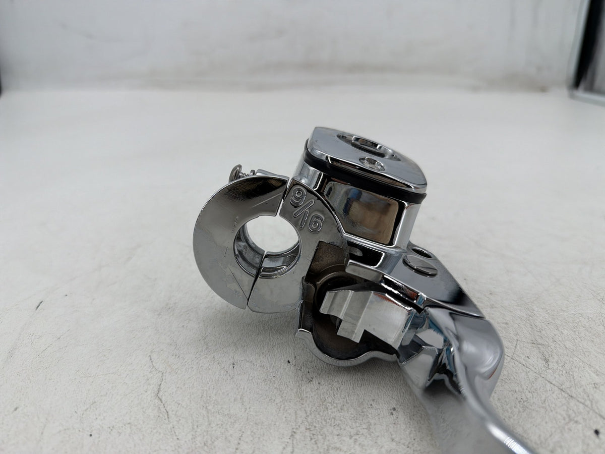 2003 Harley Softail Deuce FXSTDI OEM Front Right Brake Lever Master Cylinder