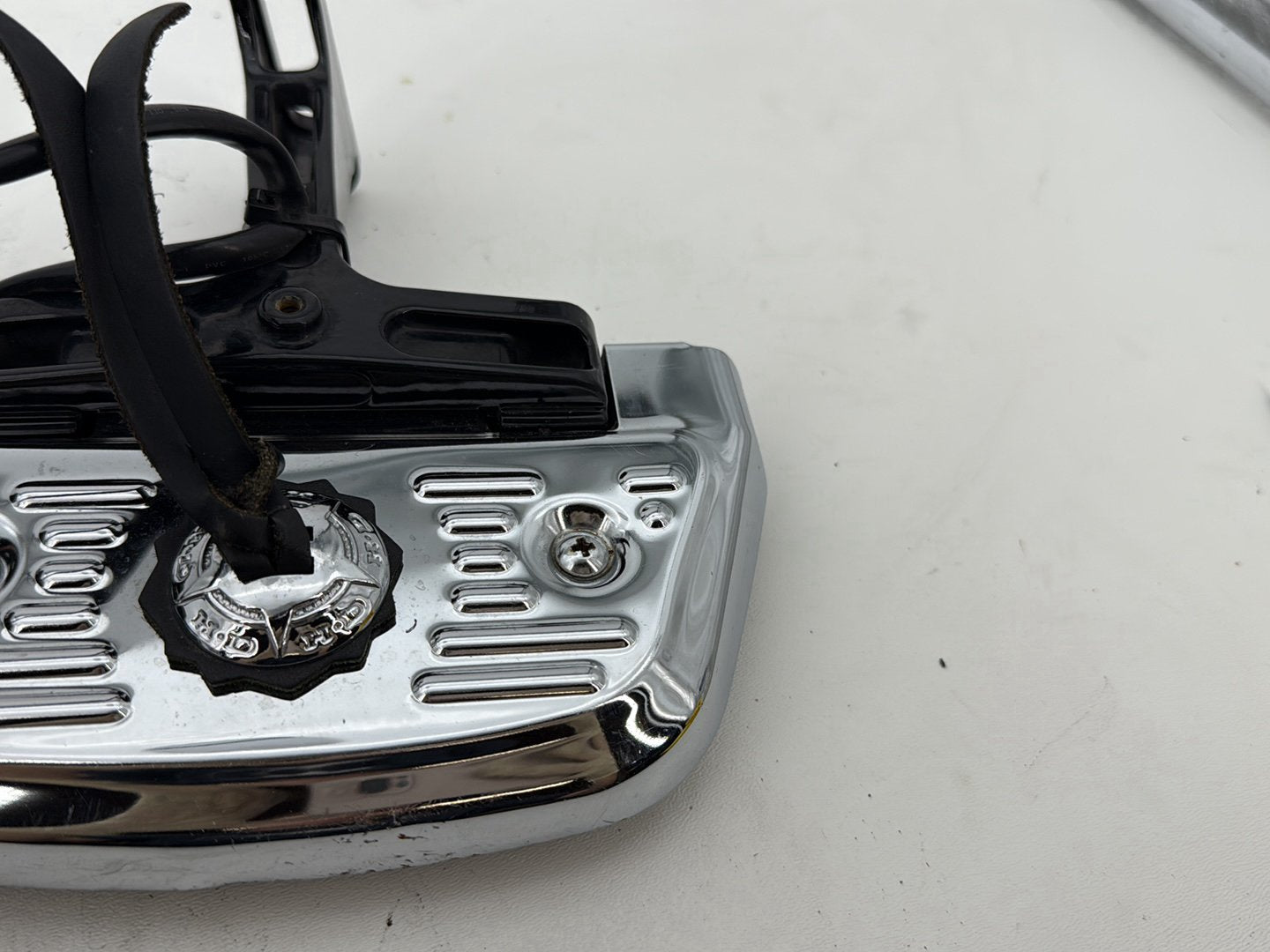 2011 Harley Road King Touring FLHRC Classic OEM Left & Right Passenger Floorboard Foot Rest