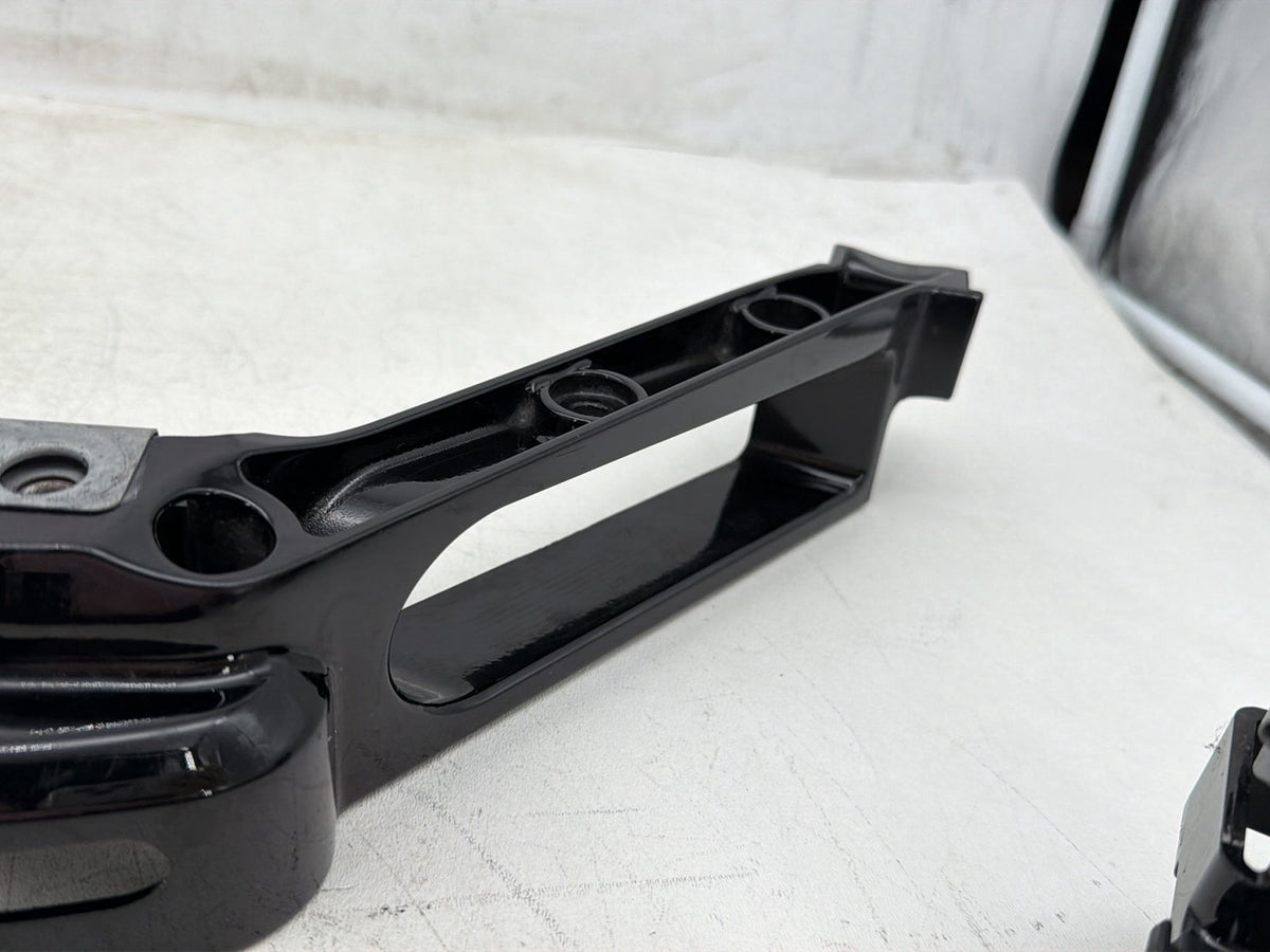 2018 Harley Road Glide Touring FLTRXS OEM Left Right Saddlebag Fender Struts Brackets