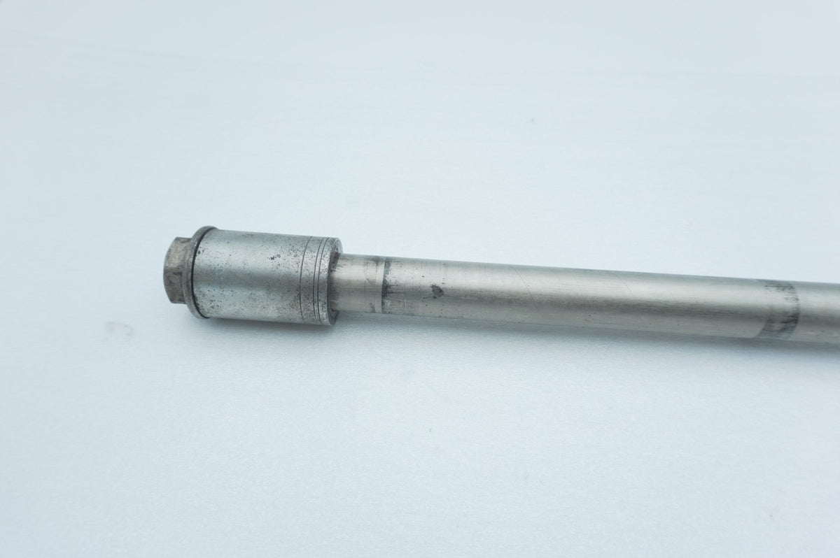 2008 - 2016 Harley-Davidson Dyna Wide Glide Rear Wheel Axle Bolt Shaft 41547-07A
