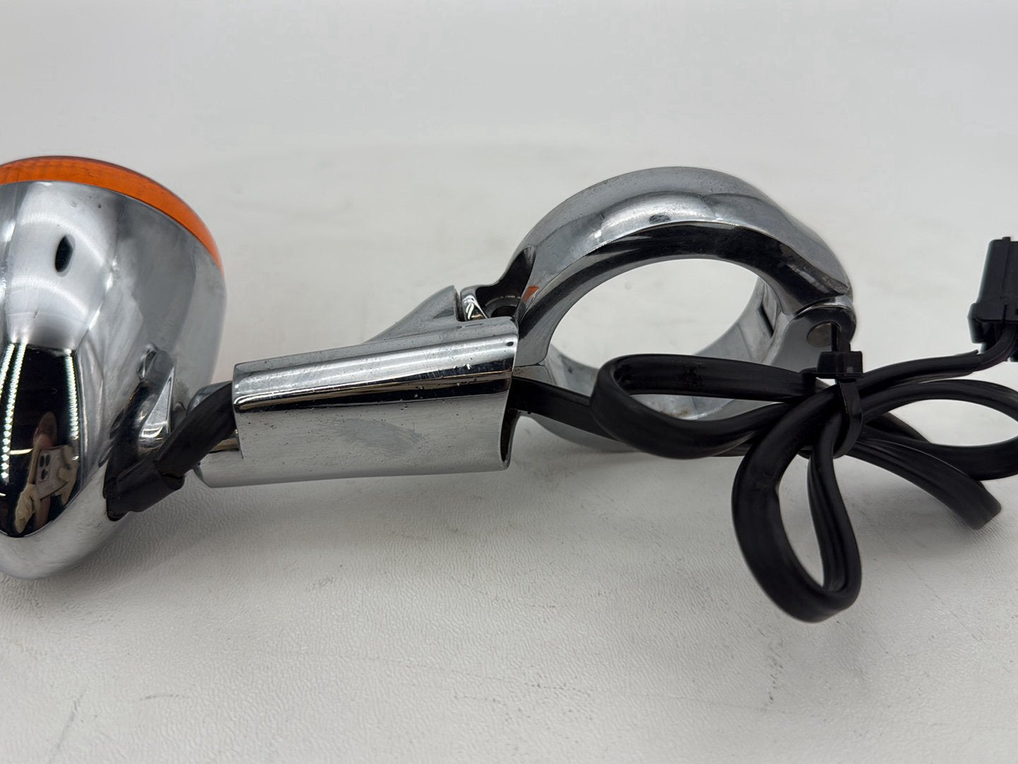 2007 - 2017 Harley-Davidson Dyna Wide Glide Front Right 1 Turn Signal Indicator 68223-09