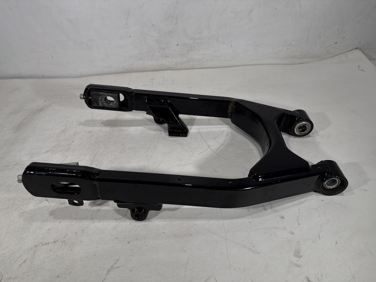 2016 Harley Dyna Fat Bob FXDF 103 OEM Rear Fork Swingarm Swing Arm