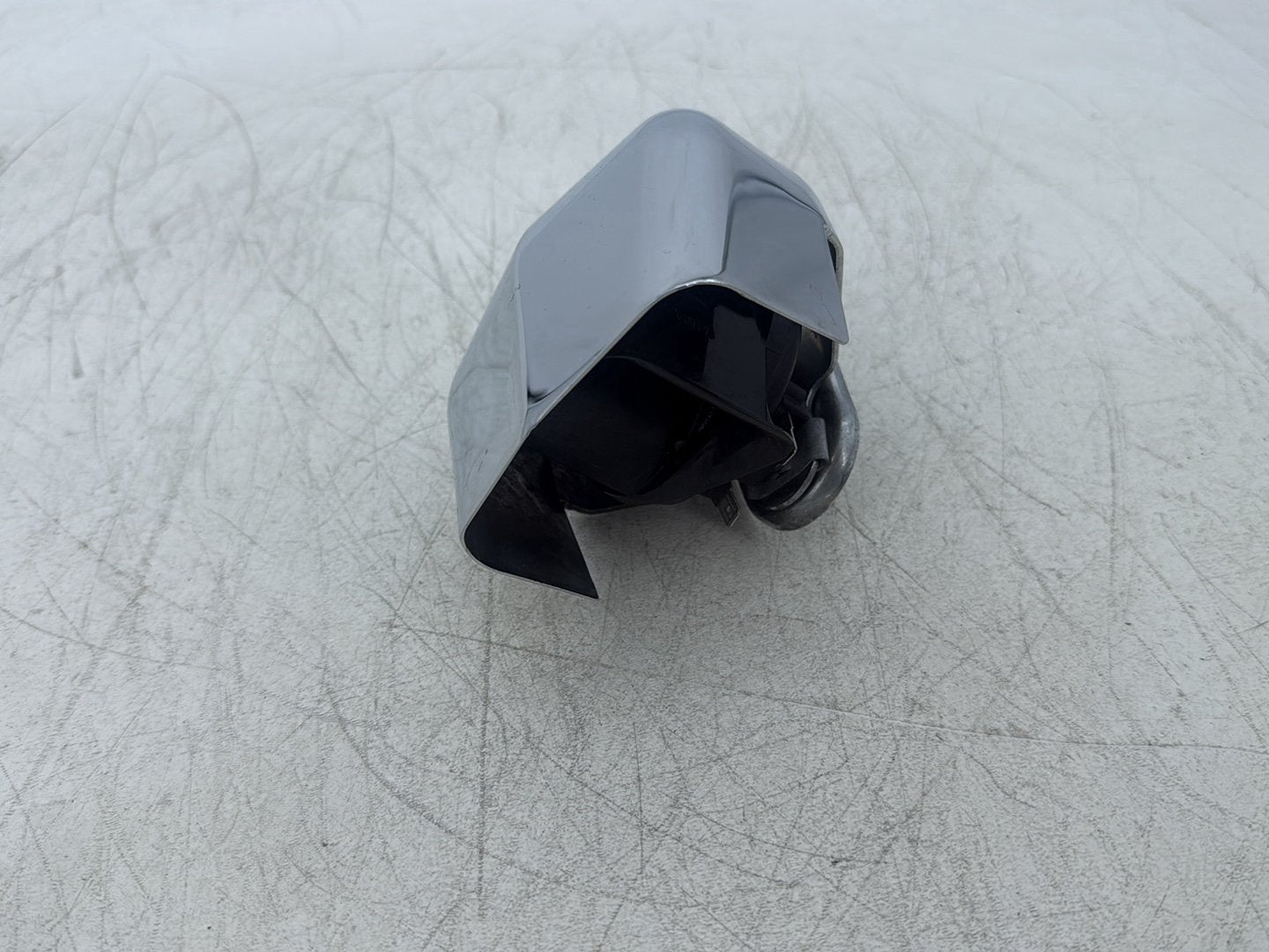 2011 Harley Street Glide Touring FLHX OEM Horn Signal Klaxon Chrome Cover