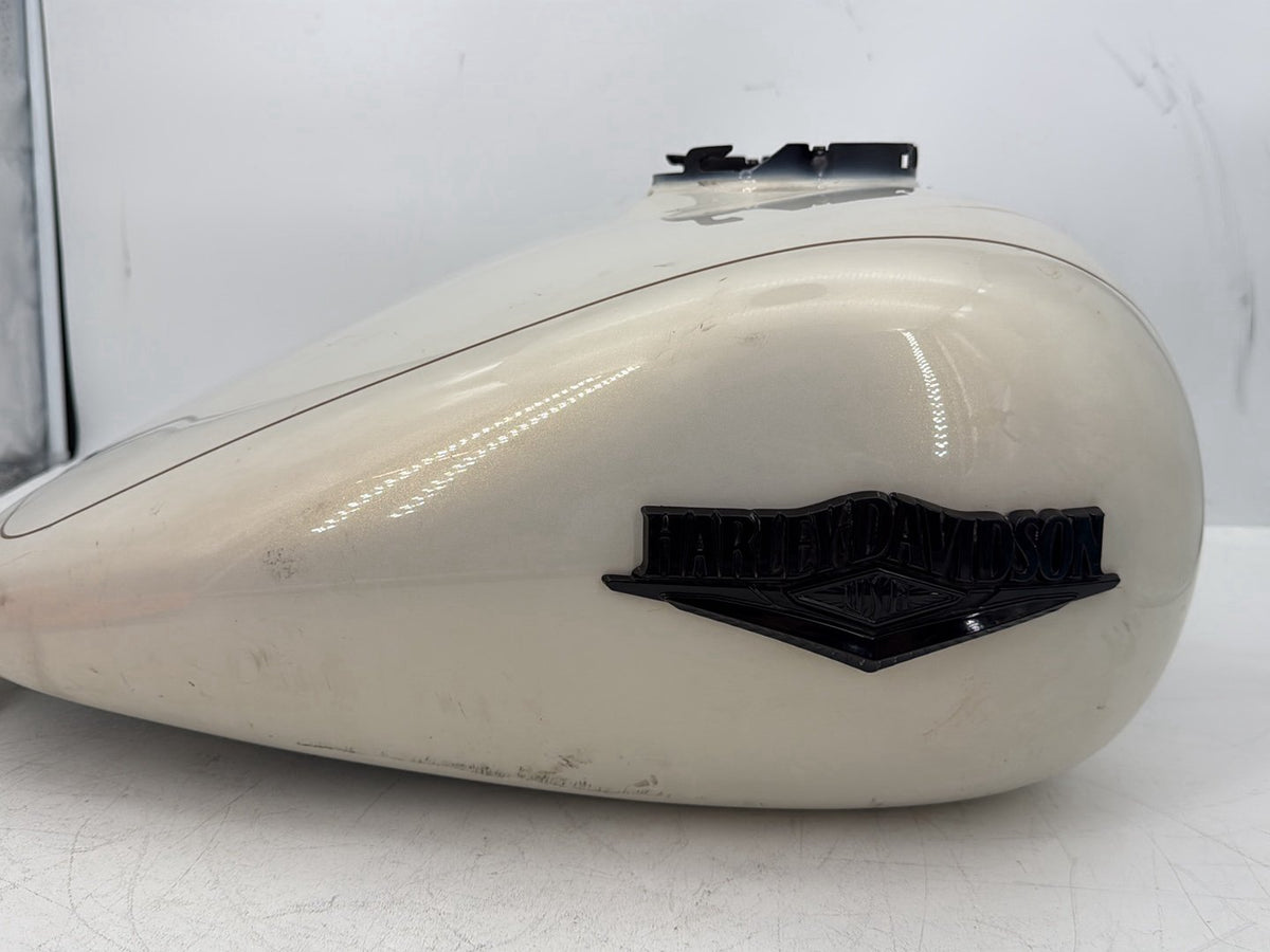 2015 Harley Touring FLHXS Street Glide OEM Fuel Gas Tank Gasoline Reservoir