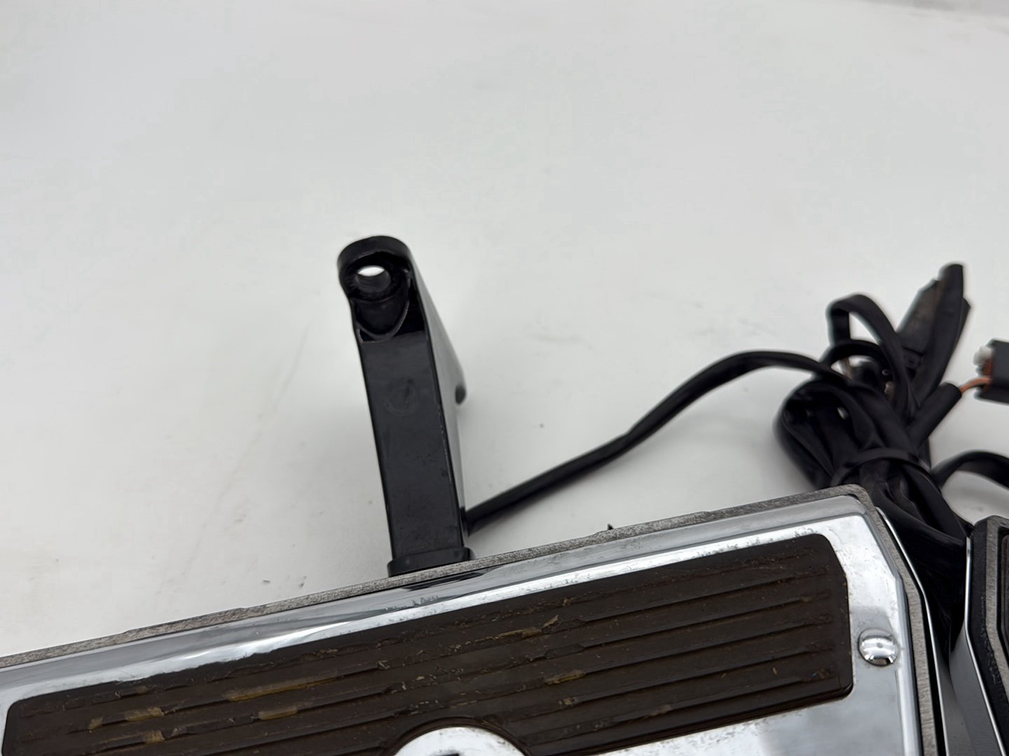 2011 Harley Road King Touring FLHRC Classic OEM Left & Right Passenger Floorboard Foot Rest