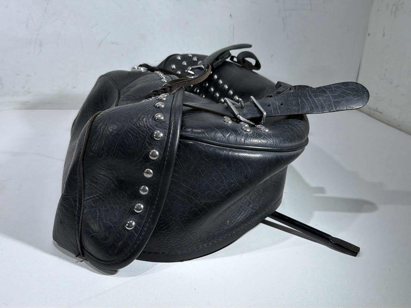 2011 Harley Heritage Softail Classic OEM Rear Right 1 Saddlebag Luggage Leather