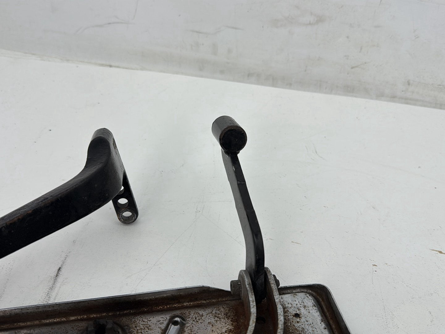 2003 Harley Electra Glide Touring Ultra FLHTCUI OEM Left Right Driver & Pass Floorboard Foot Rest
